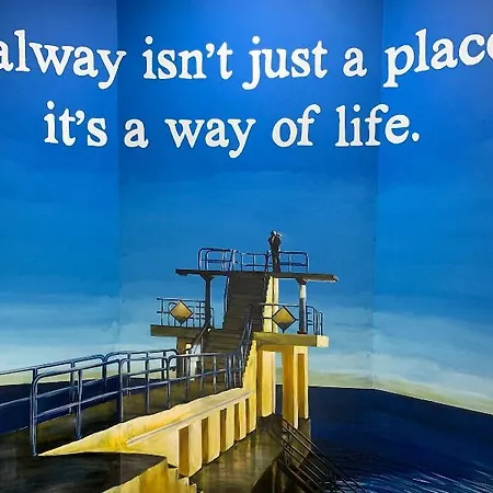 Kinlay Eyre Square Hostel *