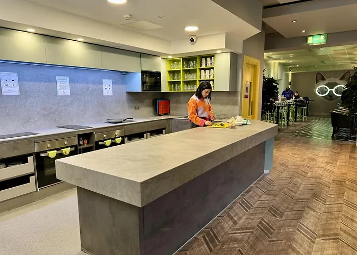 Kinlay Eyre Square - In Ireland 2025