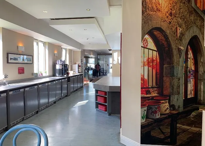 Kinlay Eyre Square - In Ireland 2025 Hostel Galway