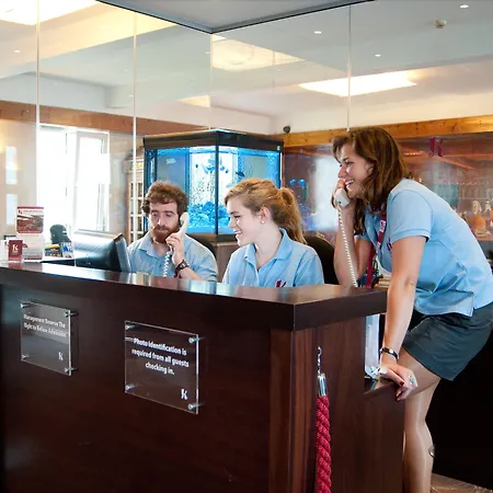 Kinlay Eyre Square - In Ireland 2025 بيت شباب غالواي