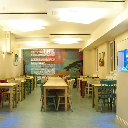 Kinlay Eyre Square Hostel *