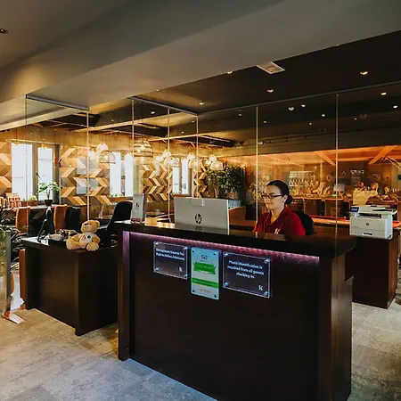 بيت شباب Kinlay Eyre Square - In Ireland 2025 *