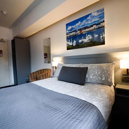 Kinlay Eyre Square - In Ireland 2025 Hostel Galway