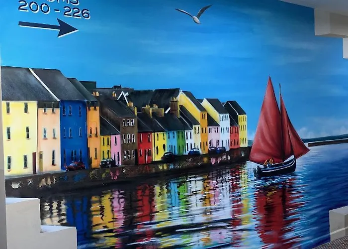 Kinlay Eyre Square - In Ireland 2025 Hostel Galway