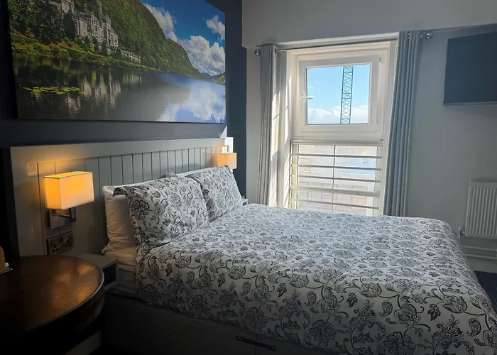 Kinlay Eyre Square - In Ireland 2025 Hostel Galway