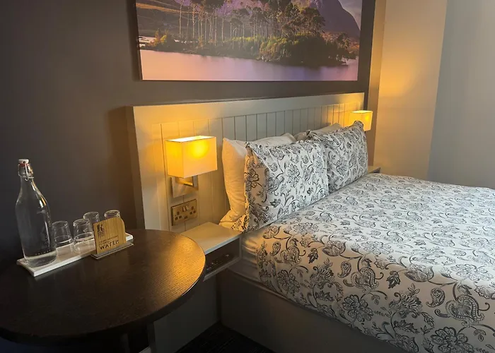 Kinlay Eyre Square - In Ireland 2025 * Galway