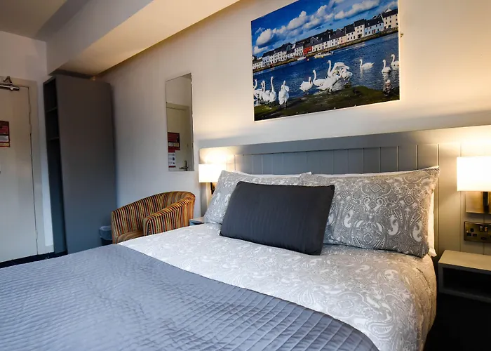 Kinlay Eyre Square - In Ireland 2025 Hostel Galway